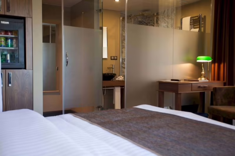 JULIET ROOMS & KITCHEN