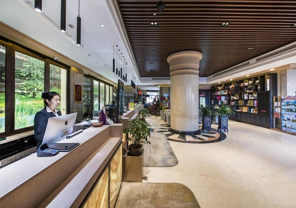 SUN MOON LAKE HOTEL DALIAN