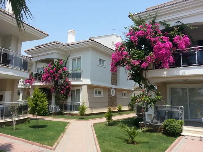 GOLDEN LIFE BLUE GREEN RESIDENCE