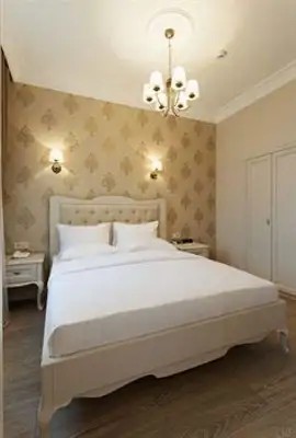 LOUIS LUXURY SUITE APARTMENTS