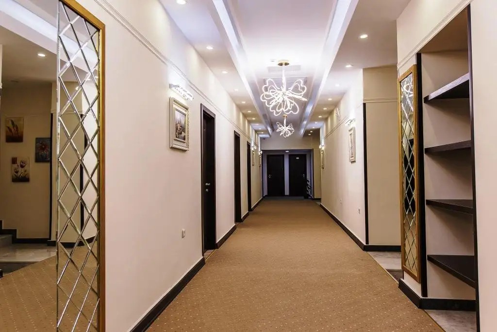 DELUXE CITY HOTEL