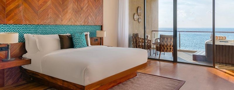jacuzzi suite