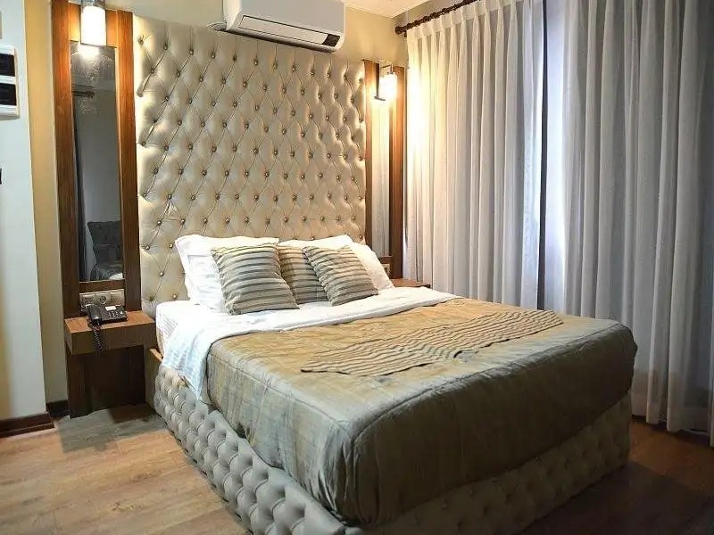 RED GREEN HOTEL