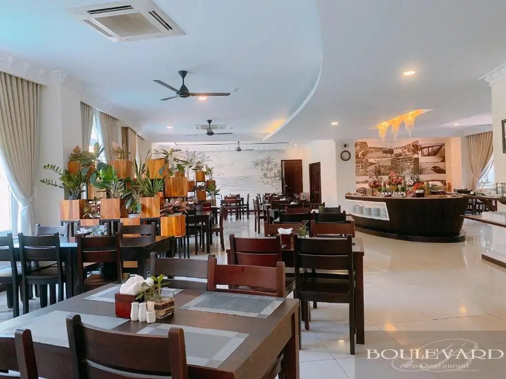 BOULEVARD HOTEL