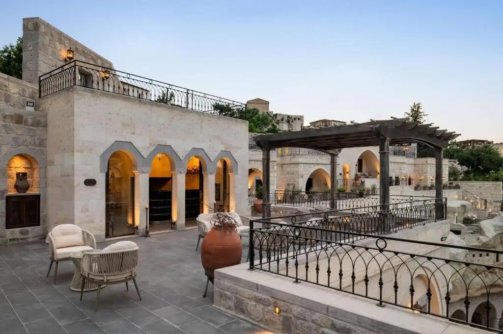 SIGNATURE CAVE PREMIUM SUITES