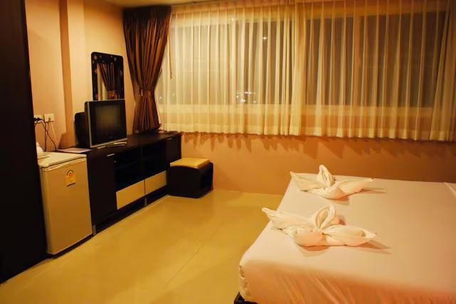 ATHOME HOTEL TWO NANAI 8 & THAI KITCHEN