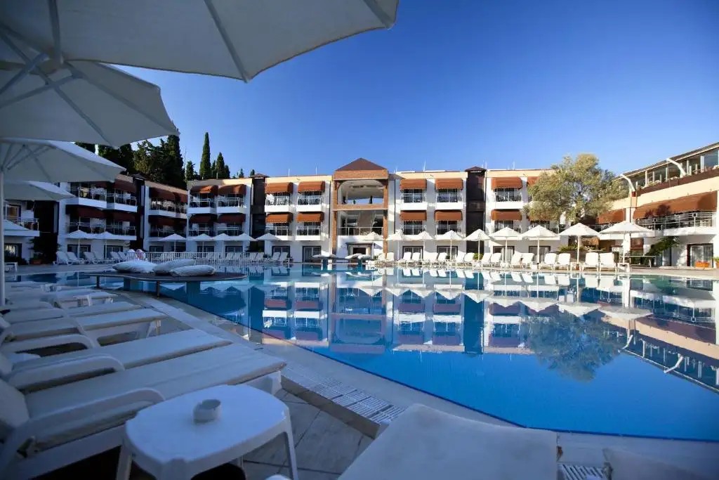 RISA HOTEL