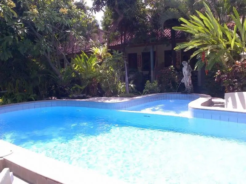 ADUS BEACH INN