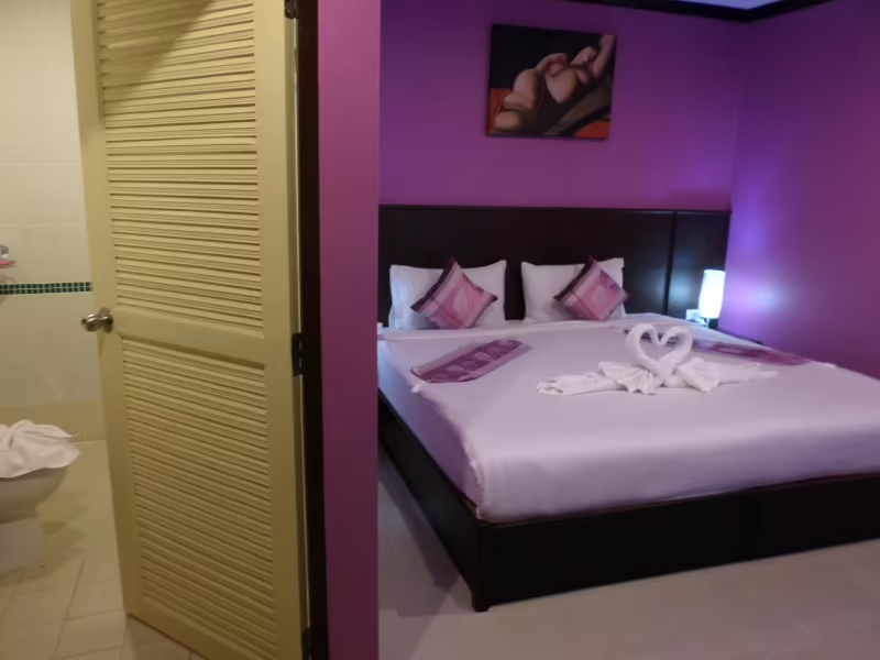 HOLLYWOOD INN LOVE
