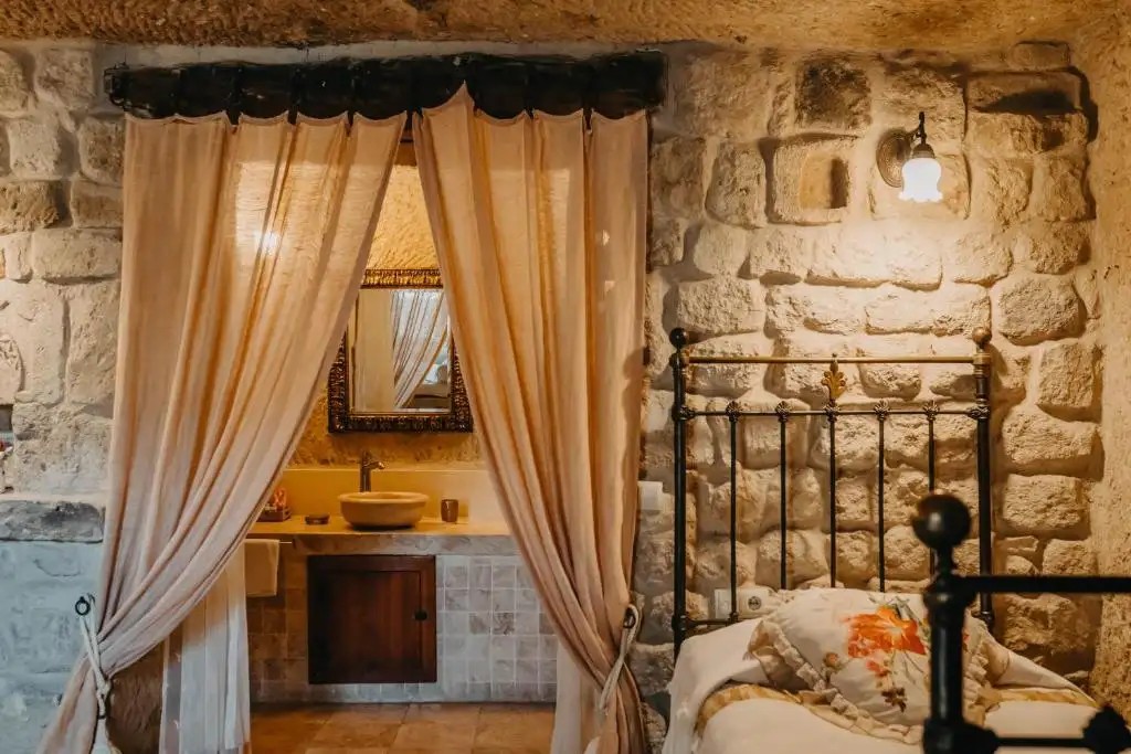 MELEKLER EVI CAVE