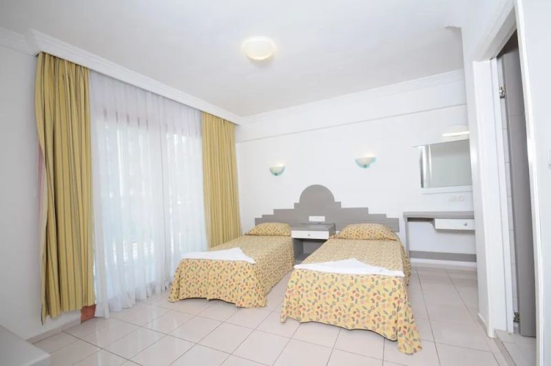 one bedroom apartment road view