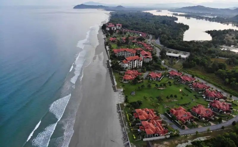 BORNEO BEACH VILLAS