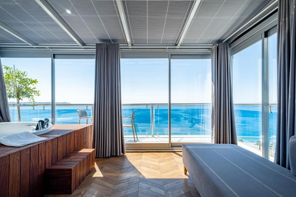 PEARLY HOTEL & SPA
