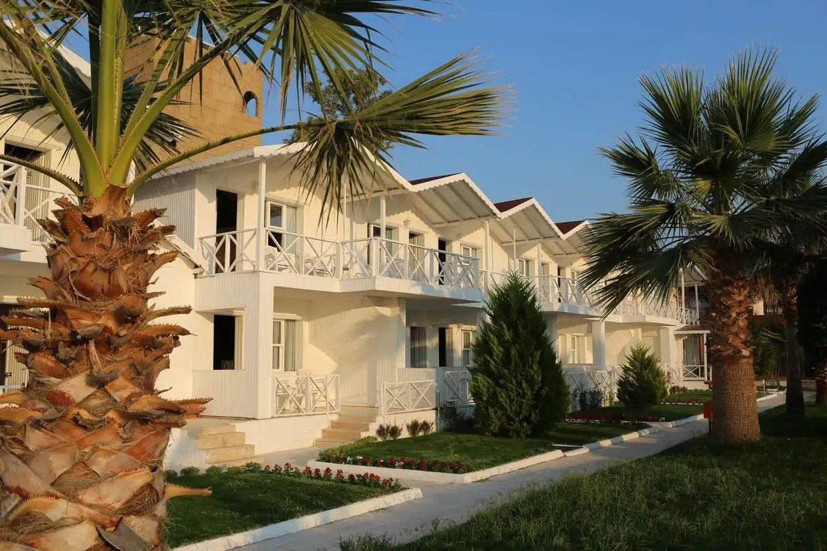 RISUS BEACH RESORT (EX. RISUS AQUA BEACH RESORT)