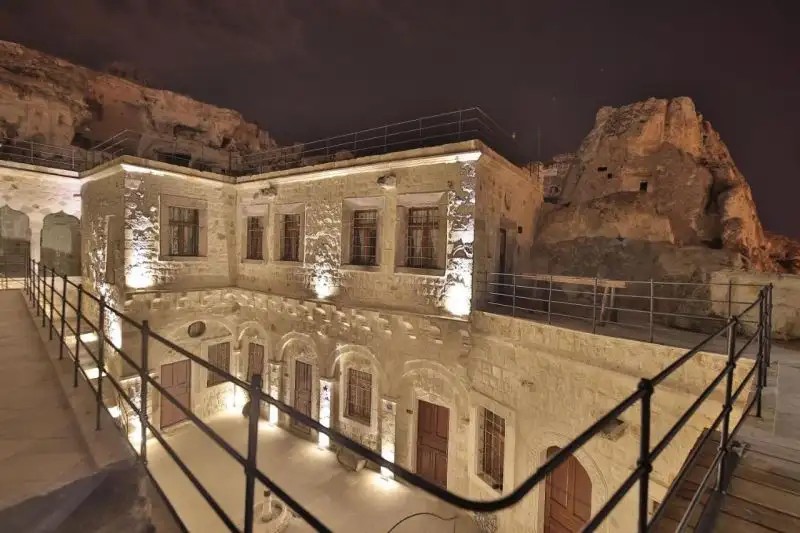 TARU CAVE SUITES