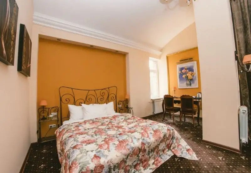 PRIDE-HOTEL