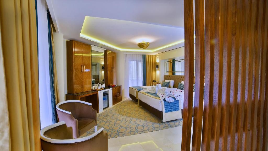 BEETHOVEN PREMIUM HOTEL