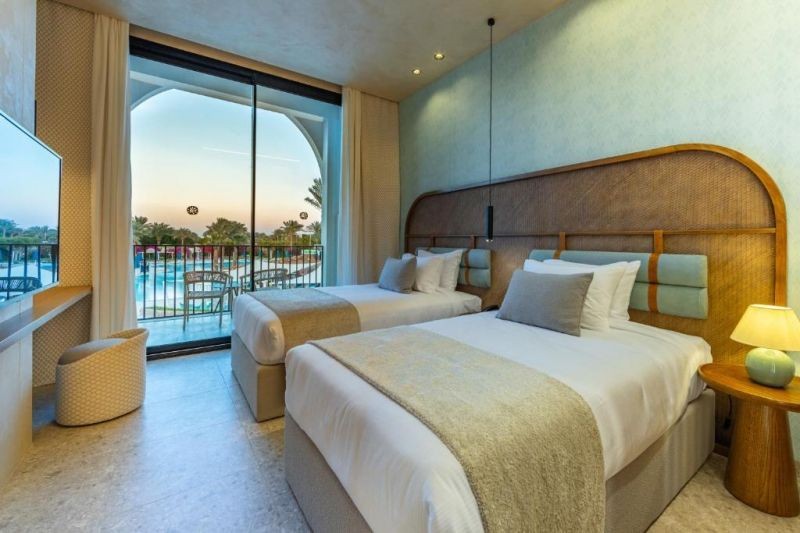 deluxe pool view