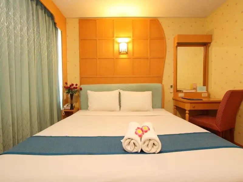 SILOM AVENUE INN