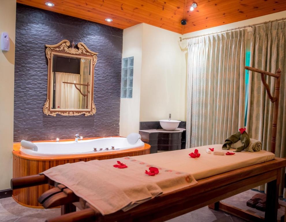 OASIS HOTEL RESTAURANT & SPA
