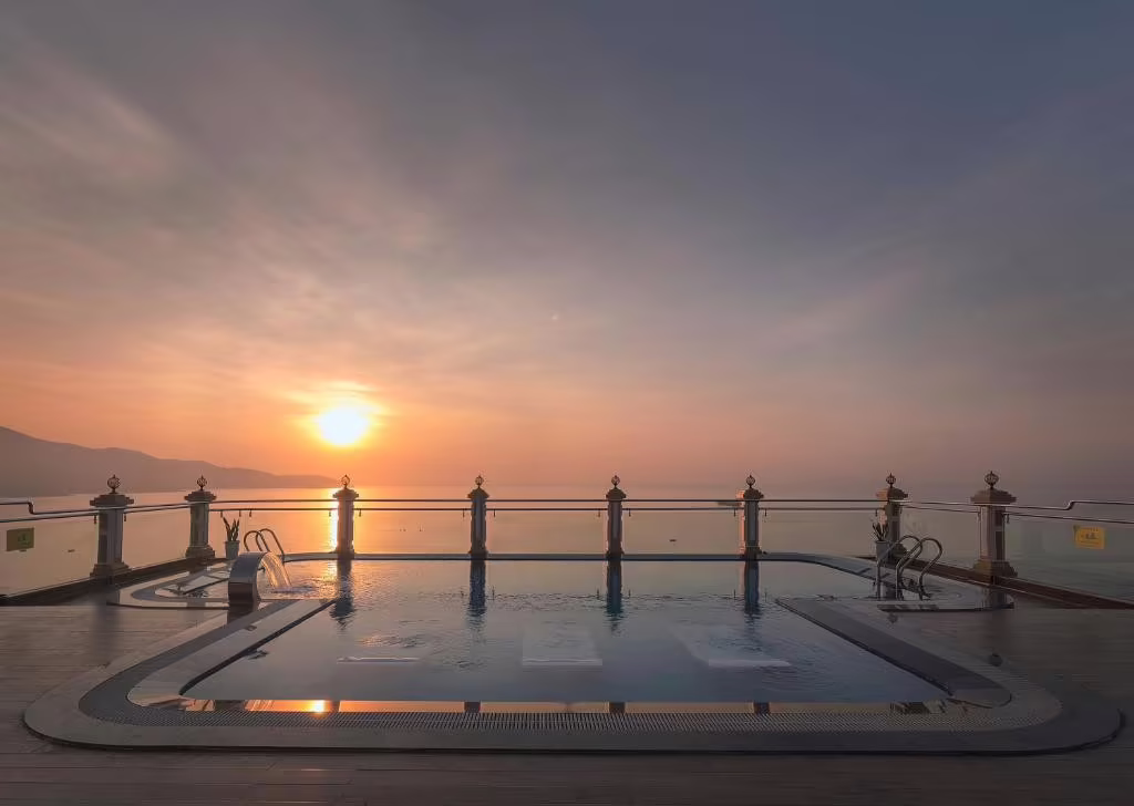 SEVEN SEA HOTEL