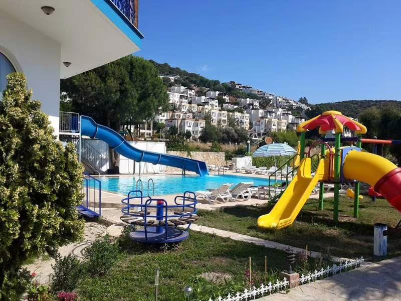 CHRONOS BEACH BITEZ