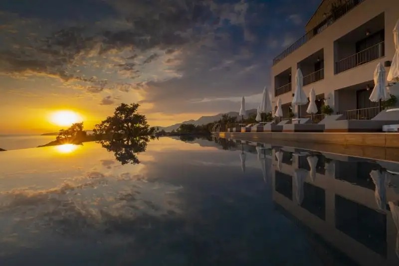 VIVID BLUE SERENITY RESORT