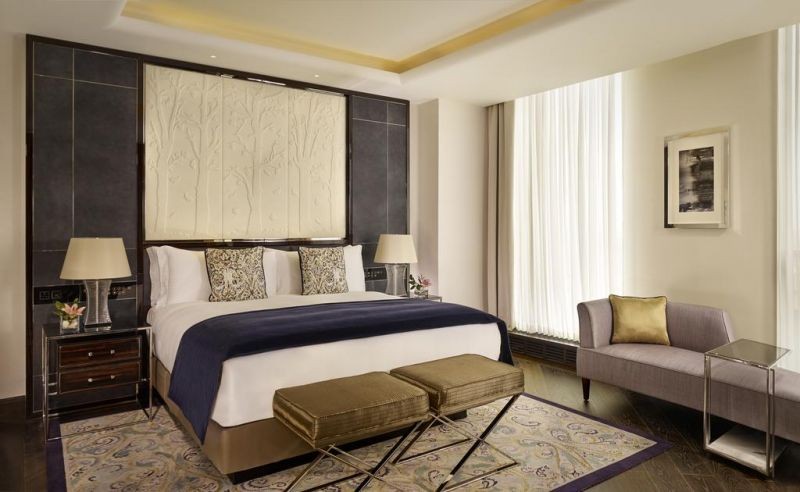 THE RITZ-CARLTON
