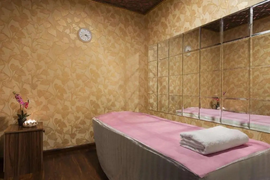 HOWARD JOHNSON HOTEL ABU DHABI