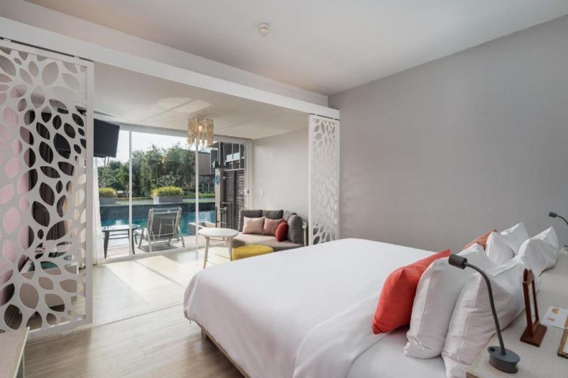 junior suite pool access