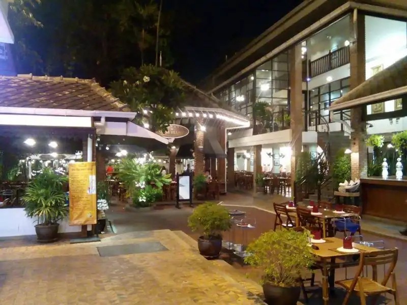 SILOM VILLAGE INN