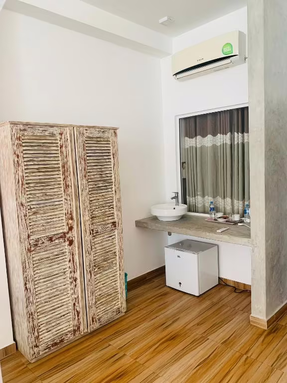 YULA BEACH HIKKADUWA
