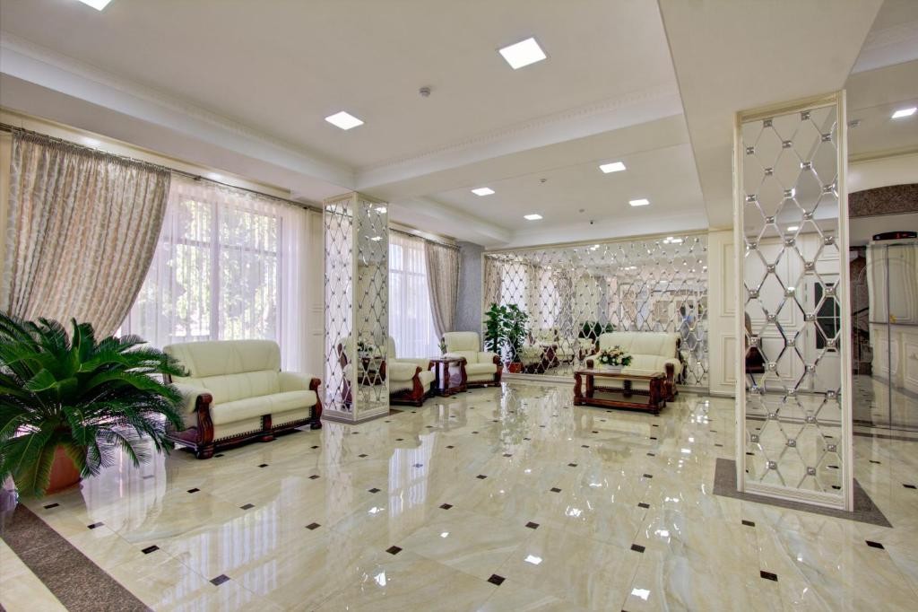 DISCOVERY HOTEL
