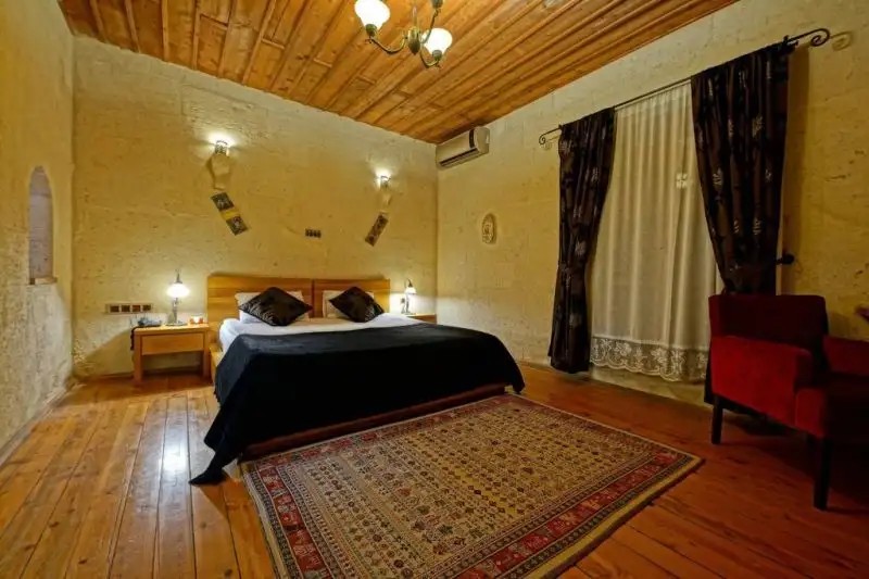LA CASA CAVE