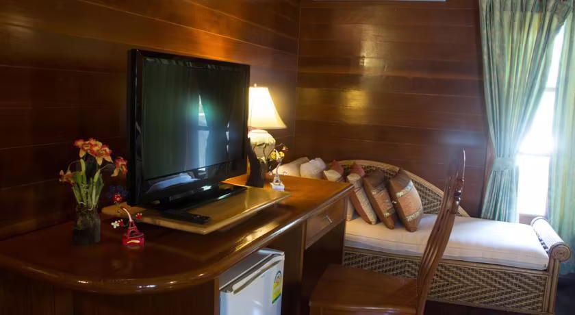 NAITHON BEACH RESORT