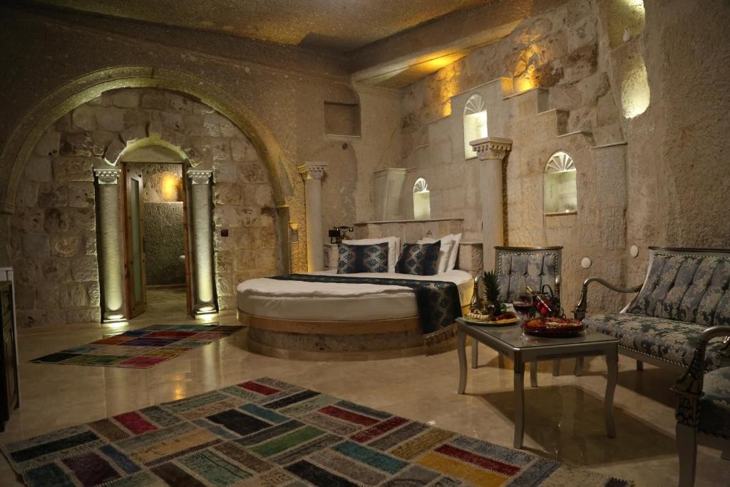 ROMA CAVE SUITE