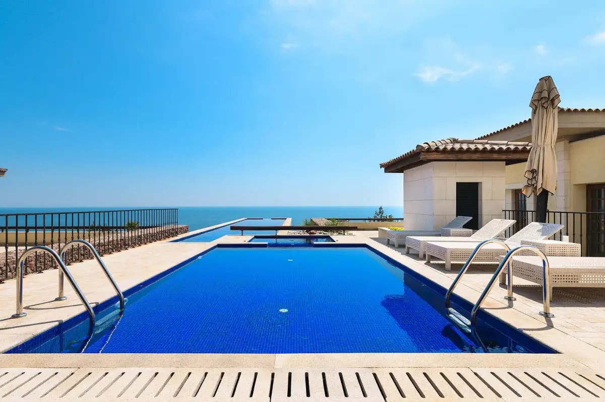 КРЫМСКИЙ БРИЗ HOTEL & VILLAS