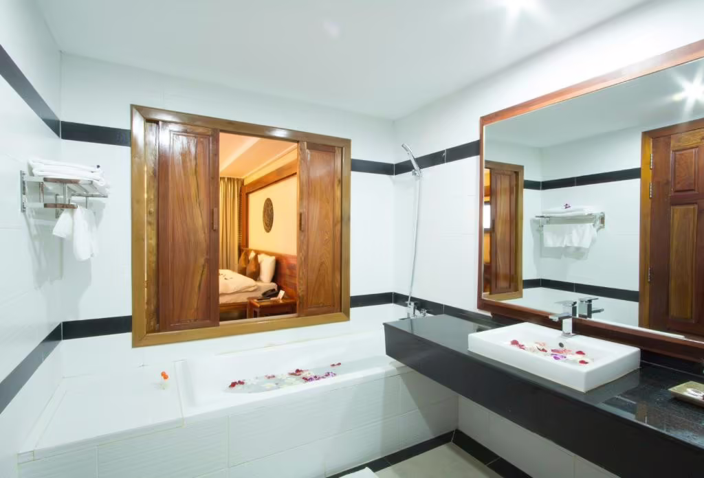 ROYAL EMPIRE HOTEL