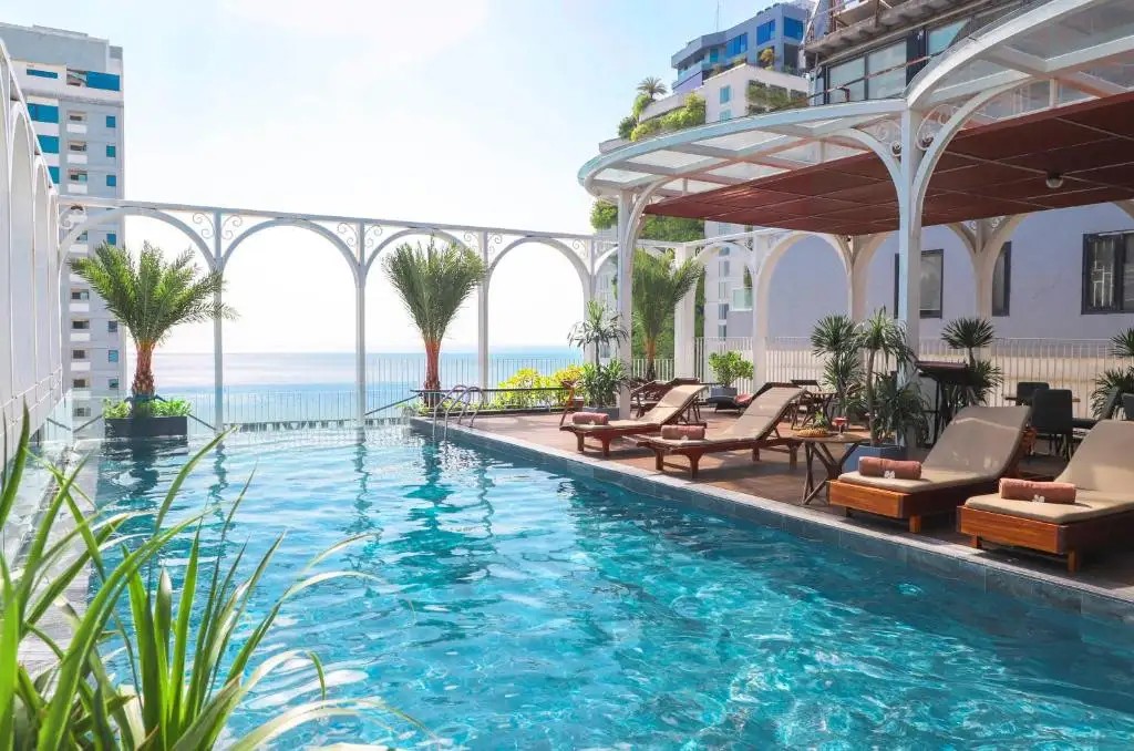 GOLDEN LOTUS LUXURY HOTEL