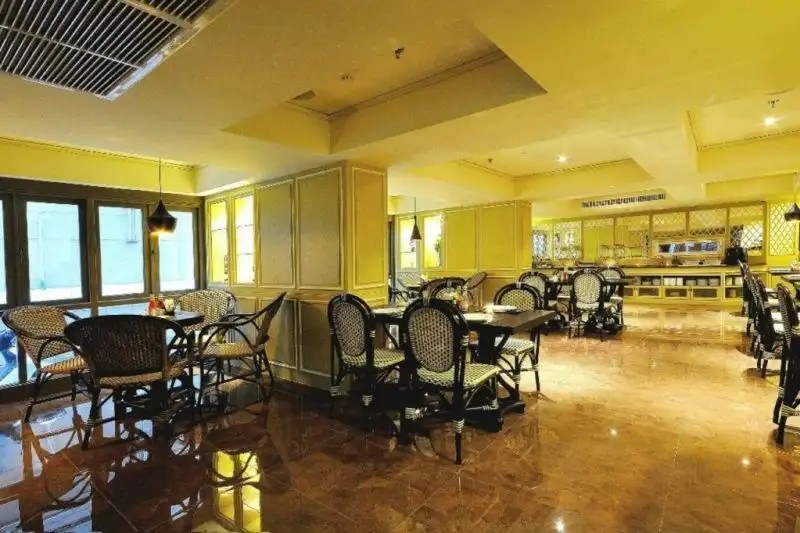 LA PETITE SALIL SUKHUMVIT 11