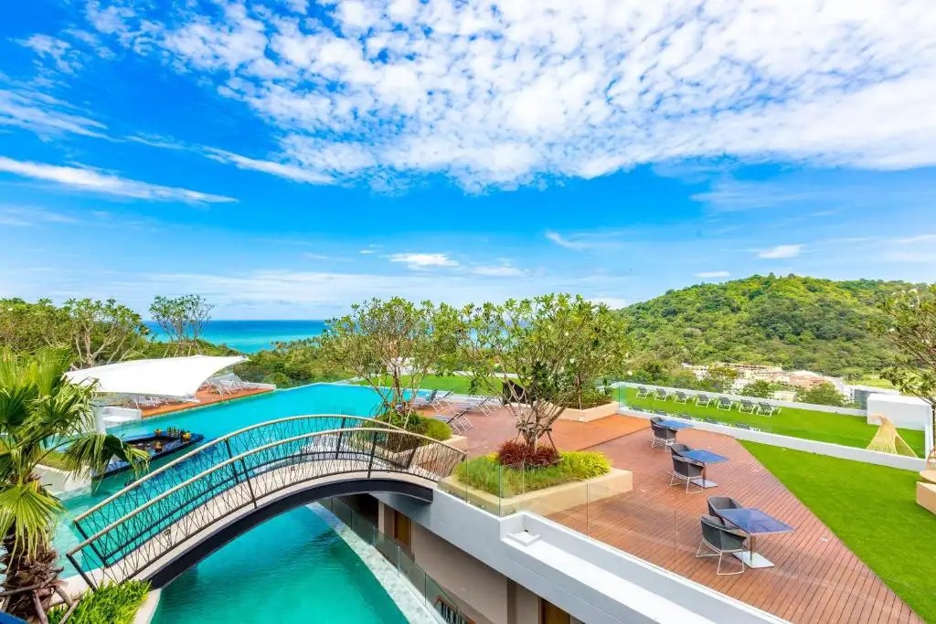CREST RESORT & POOL VILLAS