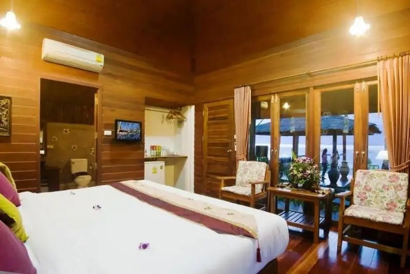 LIPA BAY RESORT