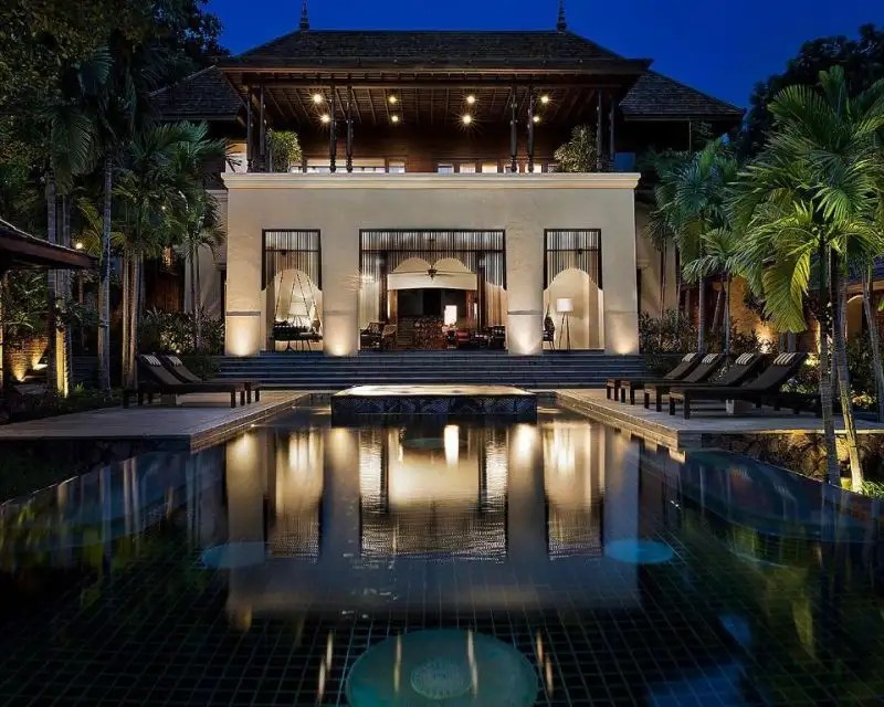 FOUR SEASONS RESORT