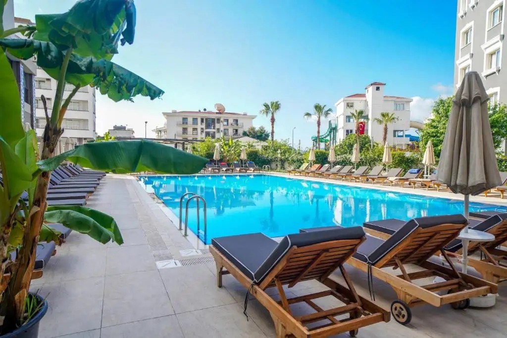 ADA JULIAN MARMARIS ADULTS ONLY 16+ (EX. JULIAN MARMARIS)