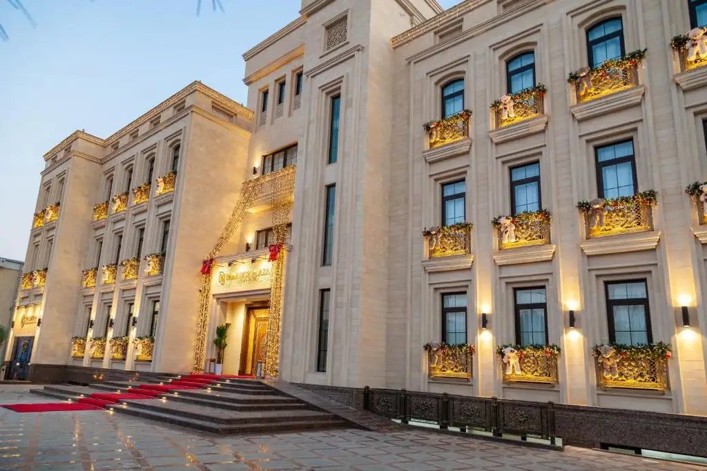 PARADISE PLAZA LUXURY