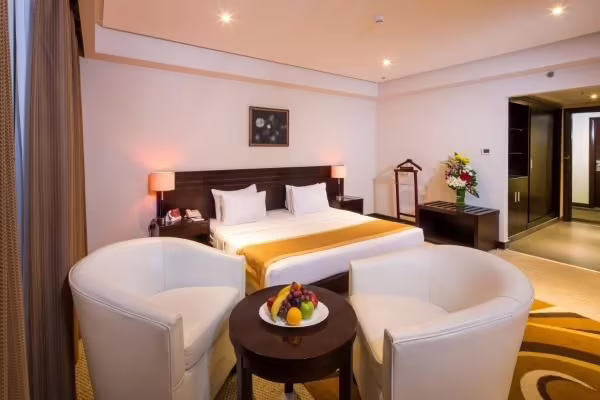 MONROE HOTEL & SUITES