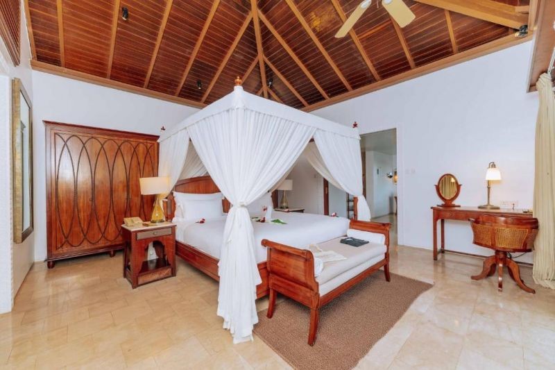 luxury garden pool villa
