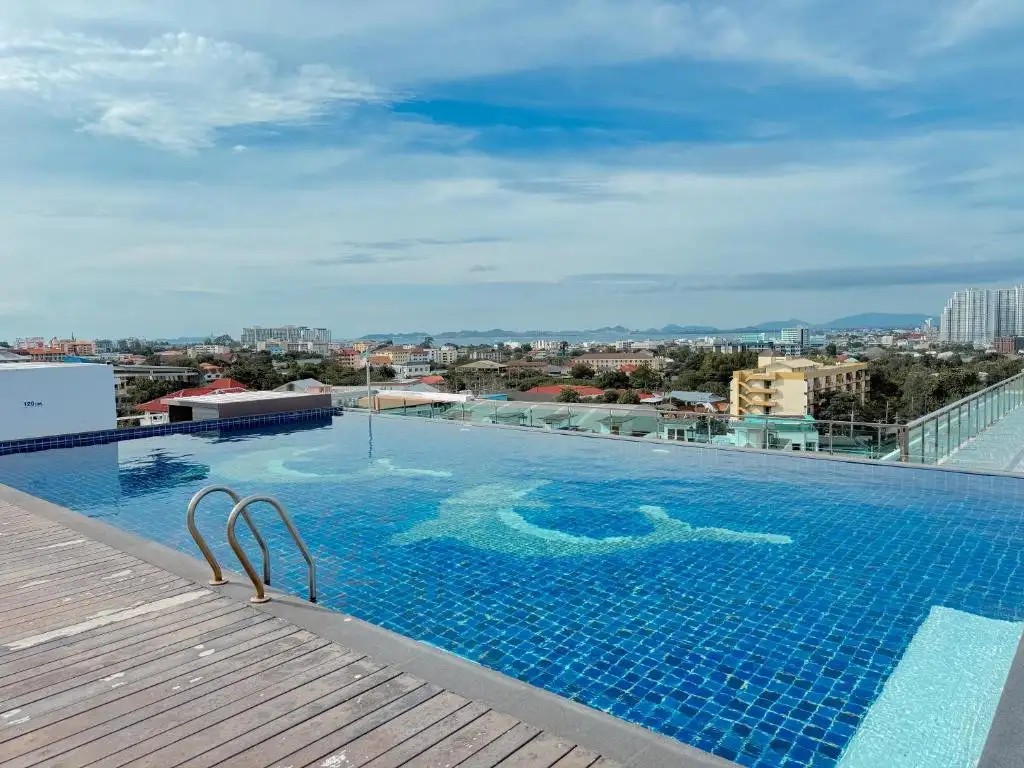 VAREENA PALACE