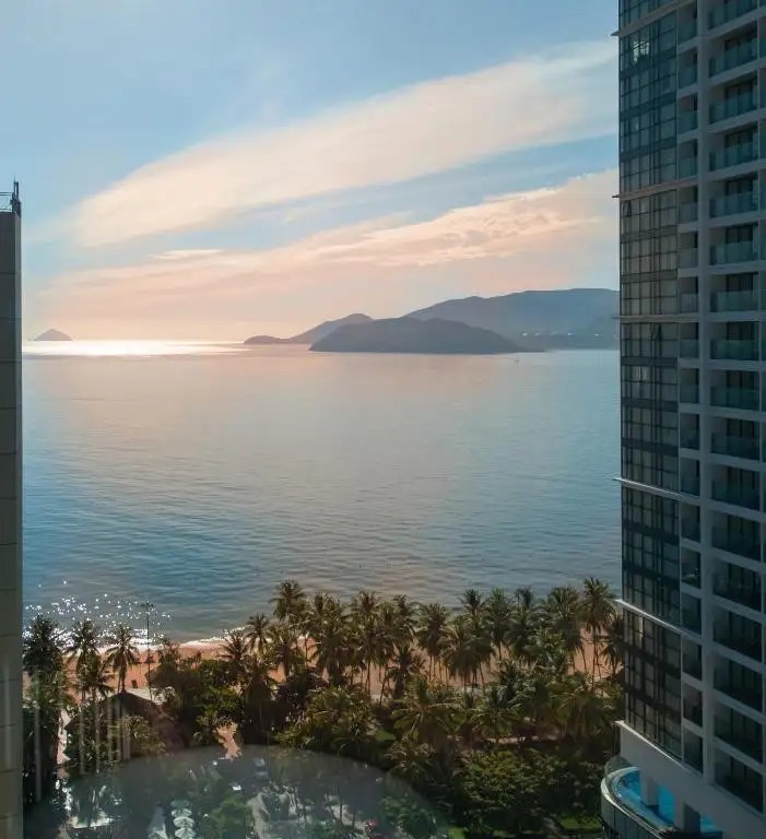 AARON HOTEL