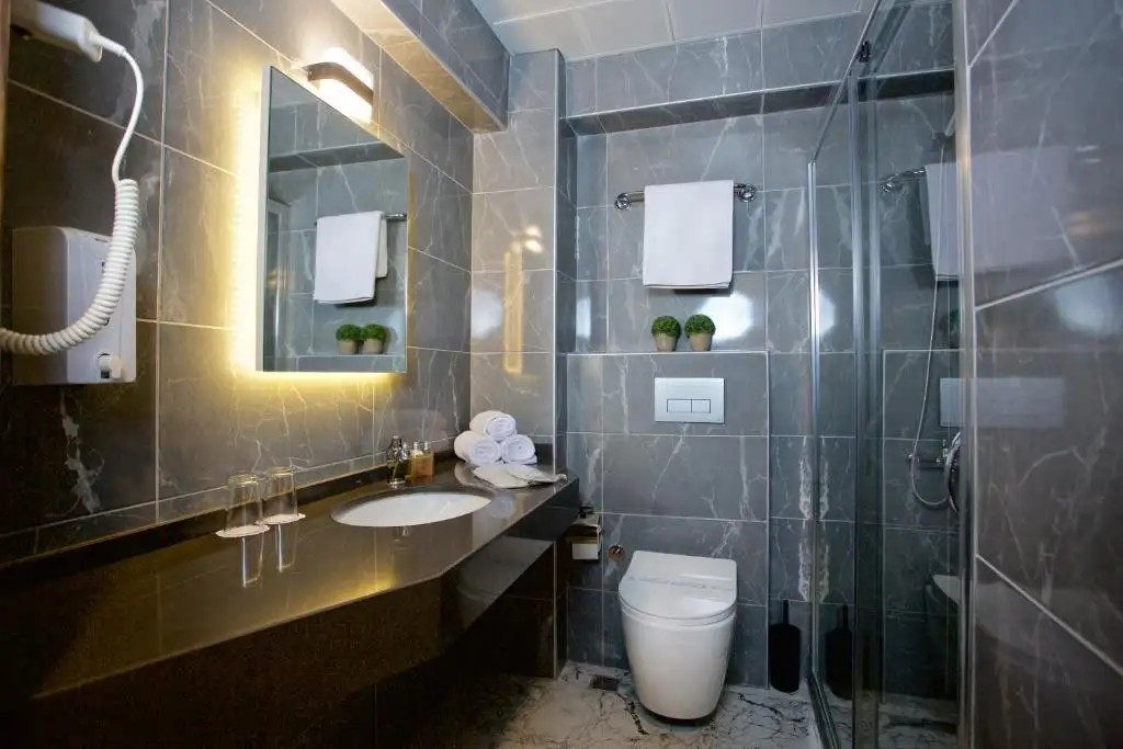 GRAND ANT HOTEL